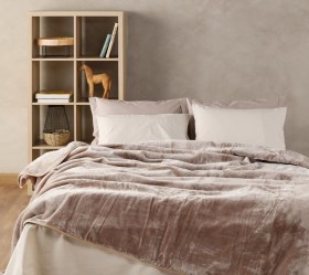koyberta-beloyte-Kentia-Notte-267
